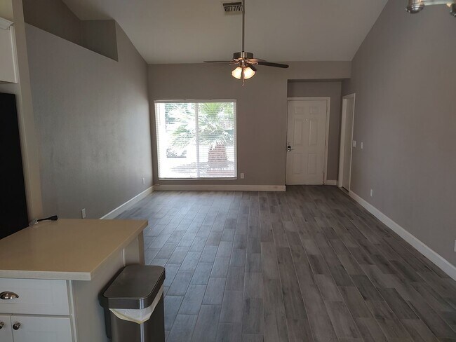Foto del edificio - Stunning 3-bedroom, 2-bathroom home locate...