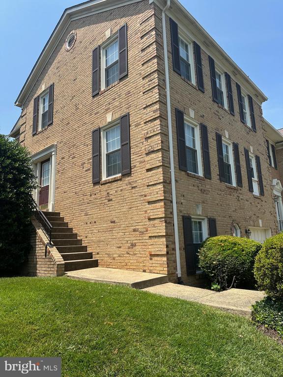 Primary Photo - 2016 Pieris Ct