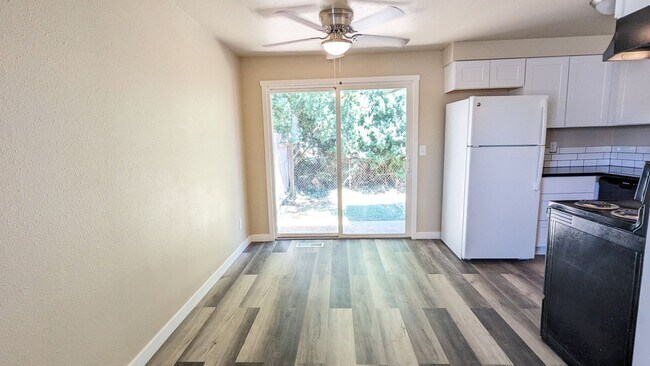 Foto del edificio - 2 bedroom 1 bath duplex