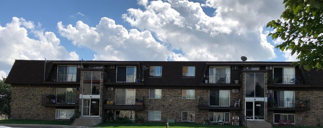 1-Bdrm apartment in Hanover Park, IL. - 2500 Mark Thomas Ln
