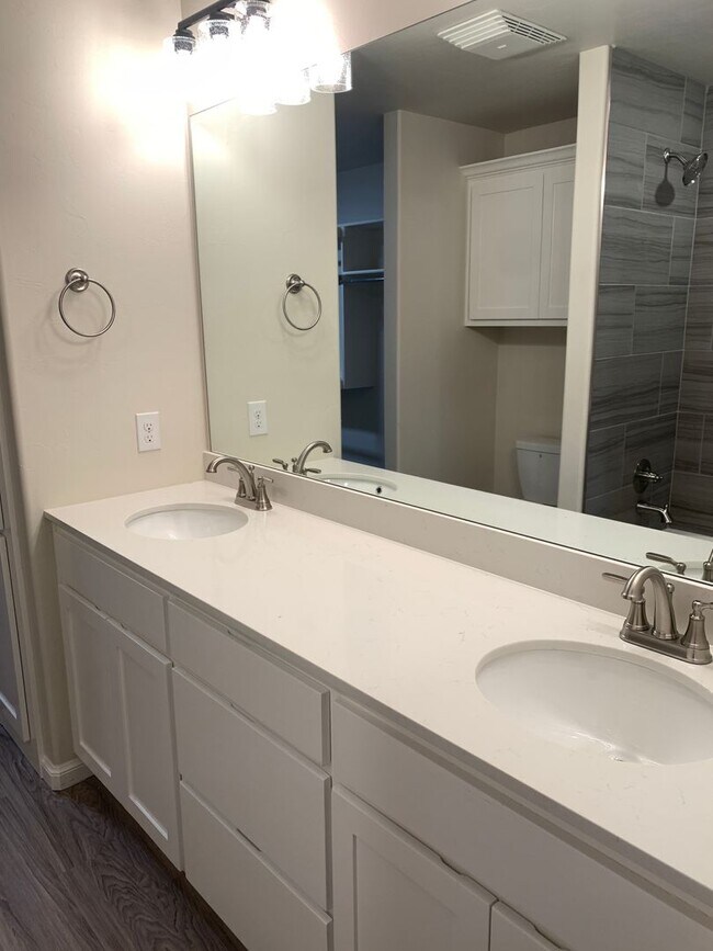 Foto del edificio - 3 bedroom duplex in Newcastle!