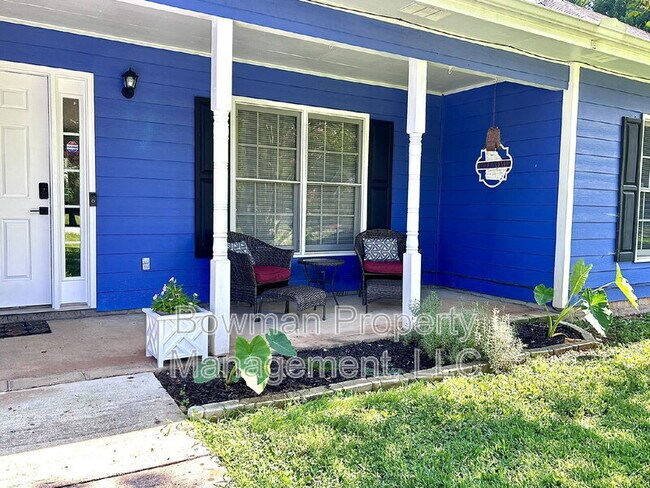 Building Photo - 255 Camelot Dr