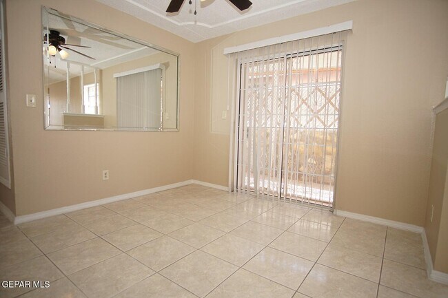Foto del edificio - 10553 Kinross Ave