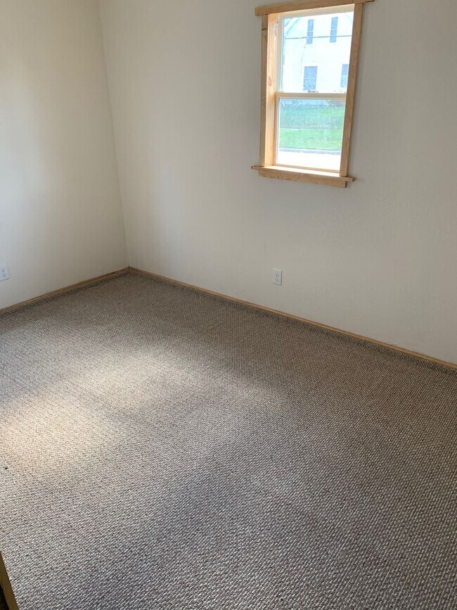Building Photo - Newly redone 2 bedroom $650 per month