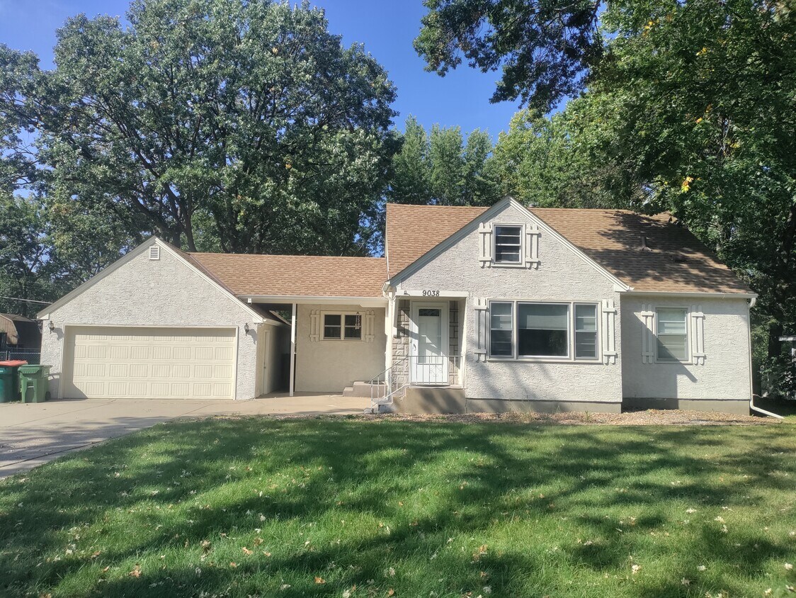 Foto principal - 9038 Tyler St NE