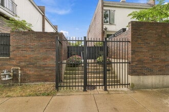 Building Photo - 1174 E 53rd St