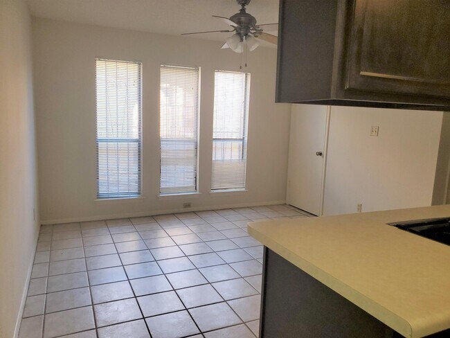 Foto del edificio - 1601 Common Dr