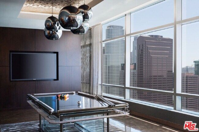 Foto del edificio - 900 W Olympic Blvd