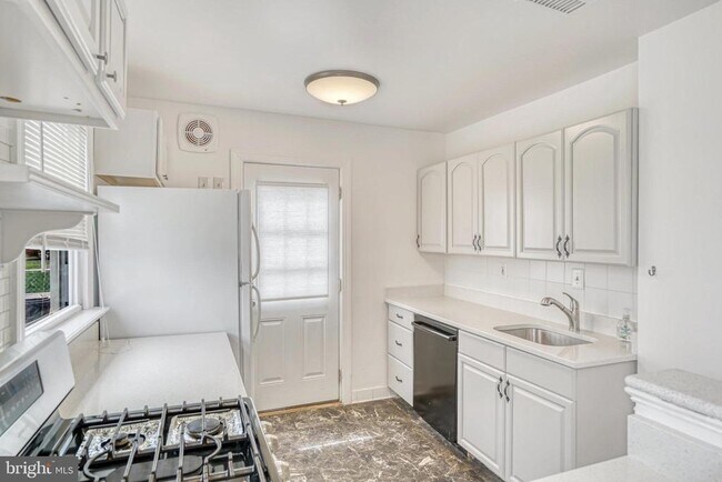 Foto del edificio - 5608 Tremont Dr