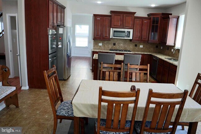 Foto del edificio - 2716 Lake Forest Dr