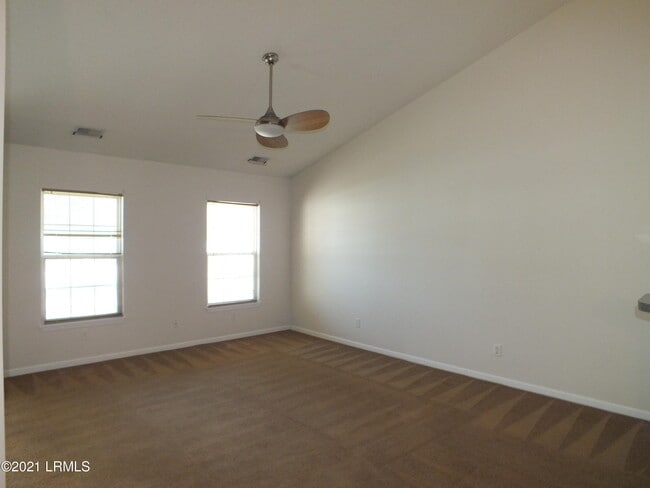 Building Photo - 255 Colony Dr