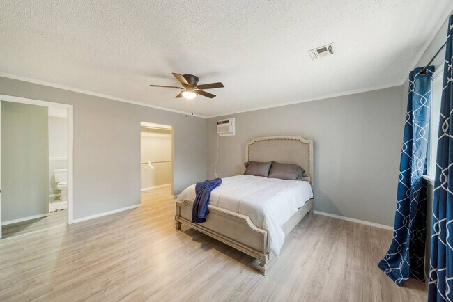 Foto del edificio - N 23rd W Ave Duplex
