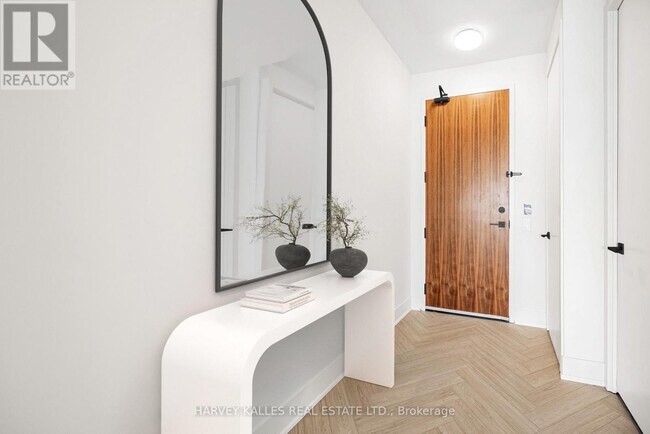 Photo du bâtiment - 111 St Clair Ave W