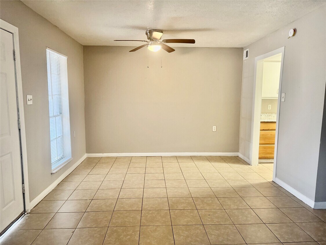 Foto principal - 9413 Hollock St