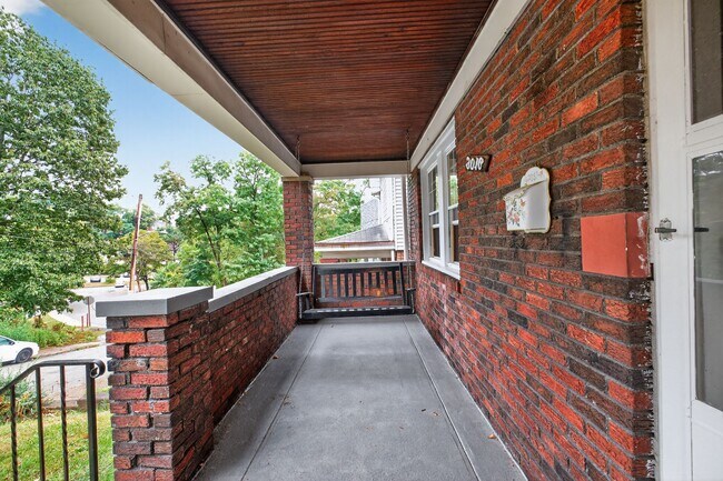 Foto del edificio - 3016 Grayson Ave