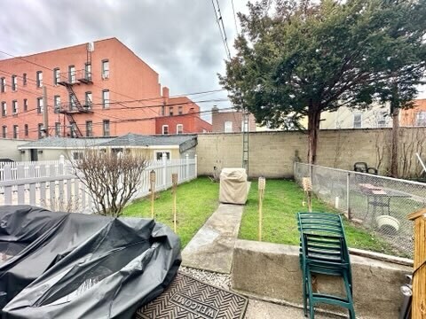 Foto del edificio - 2554 42nd St