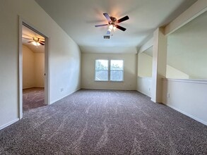 Building Photo - 2211 Highland Crossing Dr