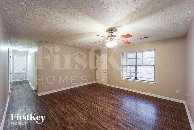 Building Photo - 1327 Labelle St