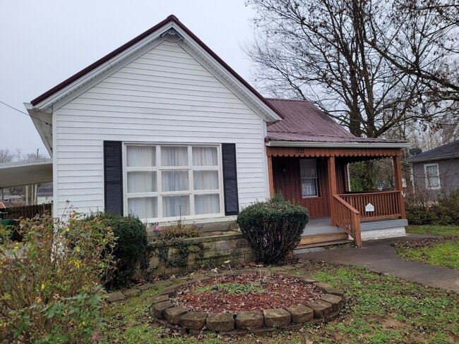 Building Photo - 1121 Elm St