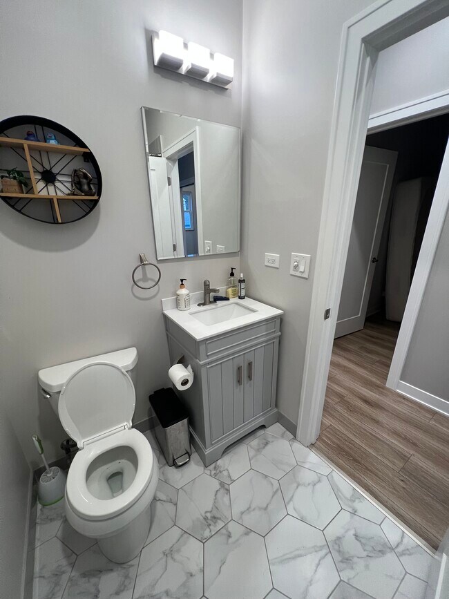 Foto del edificio - 3608 W Diversey Ave