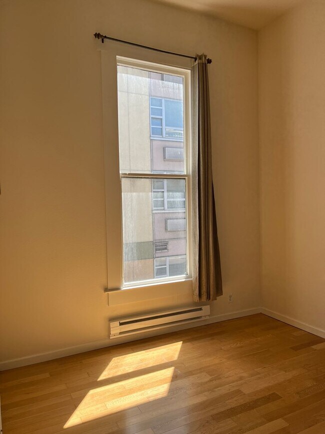 Building Photo - 00GE1201