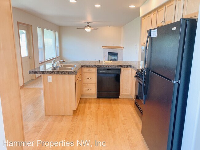 Building Photo - 3 br, 2.5 bath House - 2603 Pacific Highla...