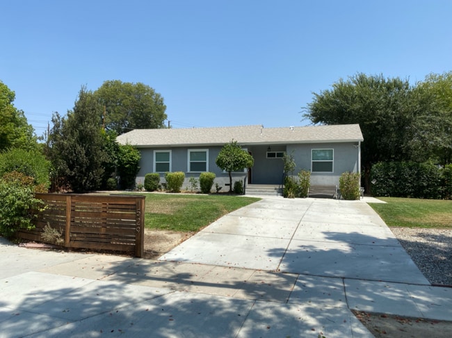 Building Photo - 1529 N Edison Blvd