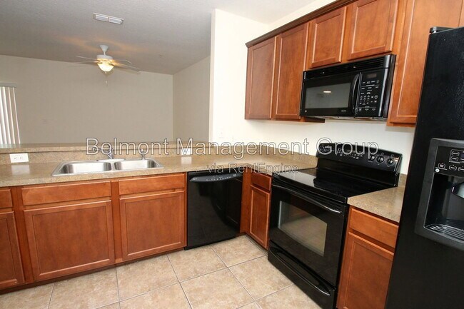 Foto del edificio - 2358 Chatham Pl Dr