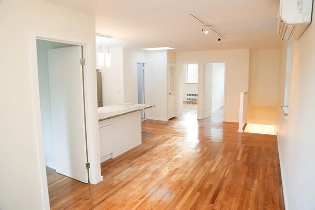 Foto del edificio - 2230 Greene Ave