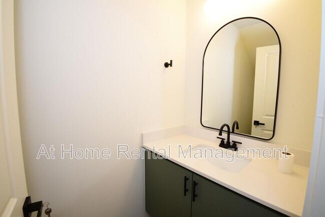Foto del edificio - 2811 E 81st Pl