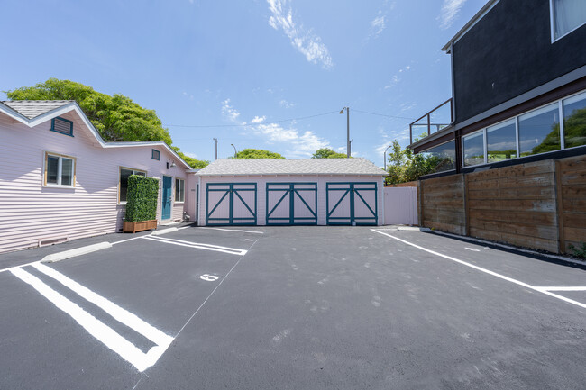 Building Photo - 314 N Venice Blvd