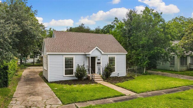 Foto del edificio - 3227 Tampa St