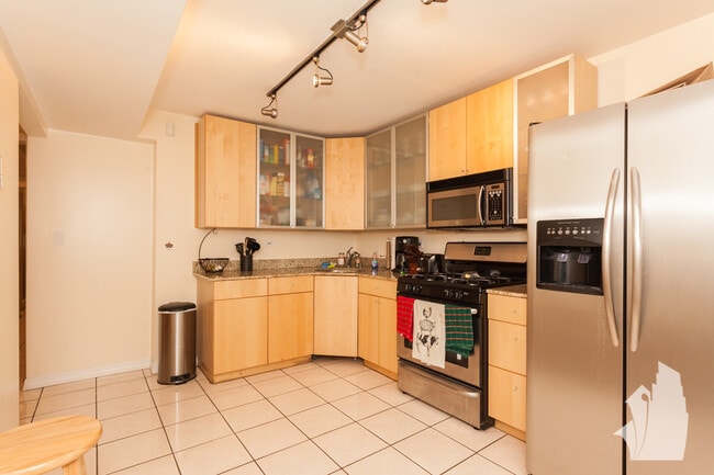 Building Photo - 1524 N Artesian Ave