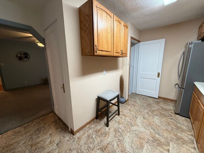 Foto del edificio - 3 bed, 1 bath home in Evansdale.