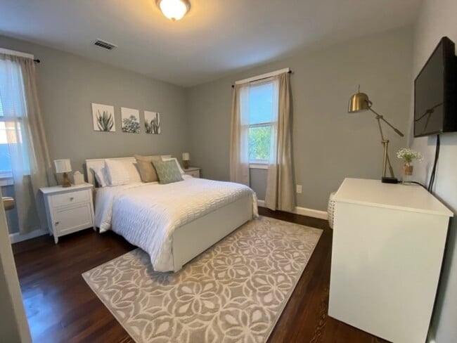 Bedroom 2 - 925 Mack Pl