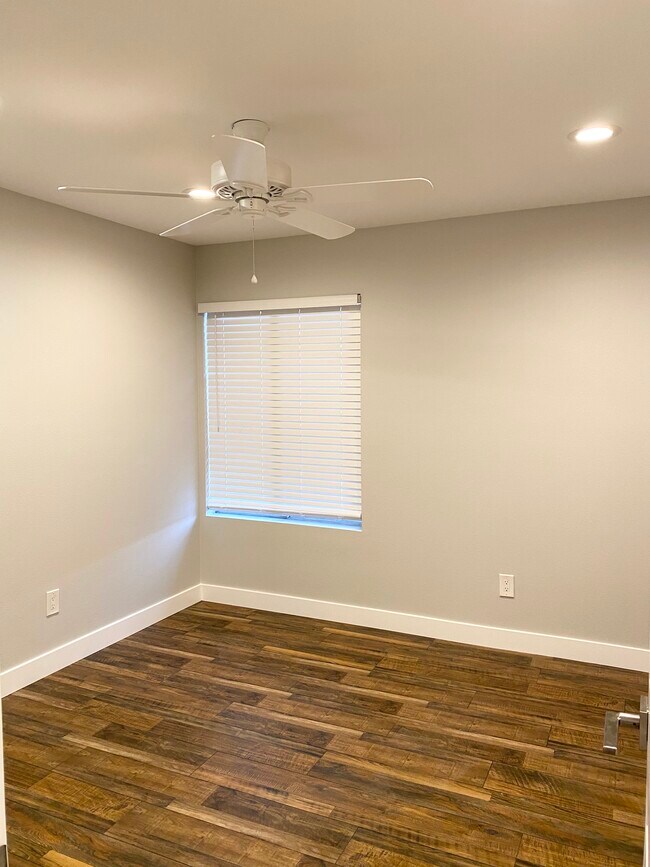 Building Photo - 320 Fireside St