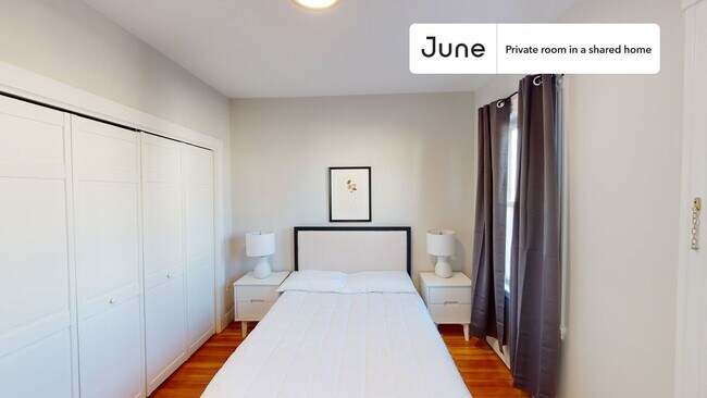Foto del edificio - Private bedroom in 4 bed/1 bath Home