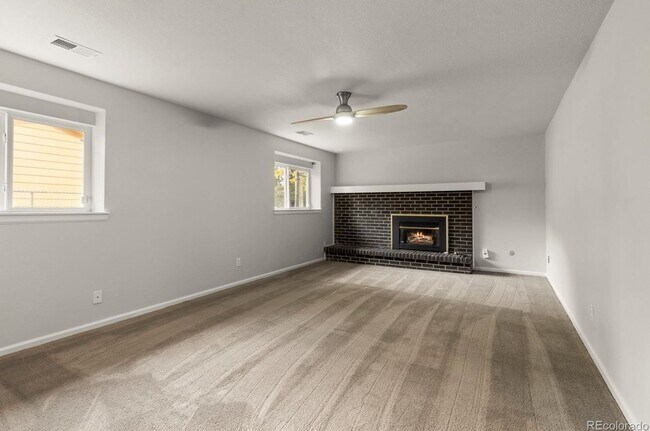 Building Photo - BEAUTIFUL 4 Bed 3 Bath Single Family Home ...