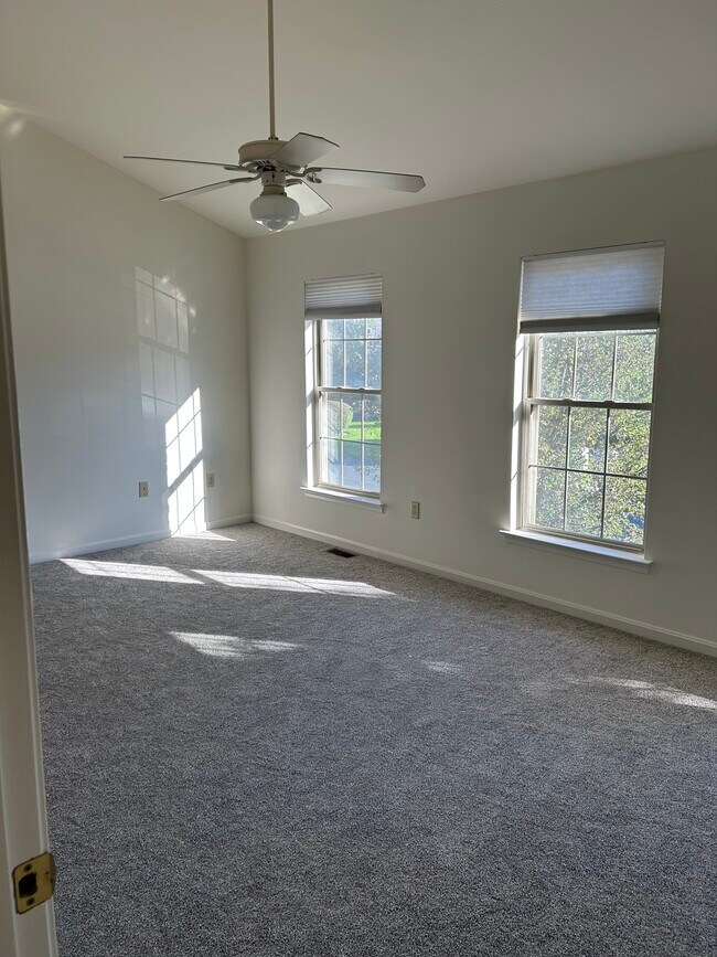 Foto del edificio - 369 Stonehedge Ln