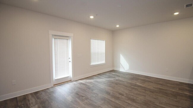 Foto del edificio - 1635 Iroquois Ct