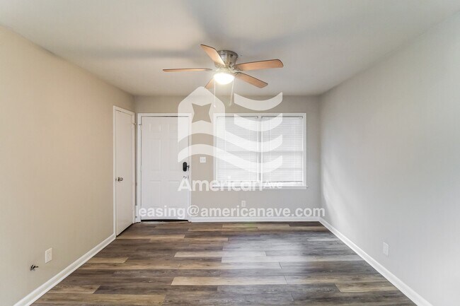 Foto del edificio - 1629 Emerson Ave