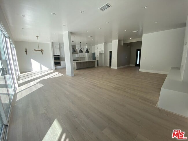 Building Photo - 5015 Redwillow Ln