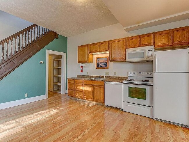 Building Photo - 208 N Beech St