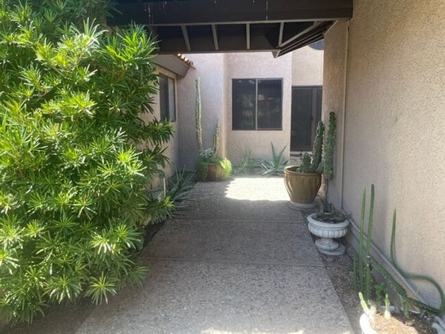 Building Photo - 7133 E Grey Fox Ln