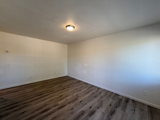 Foto del edificio - Palmdale 1 bedroom - Upstairs unit