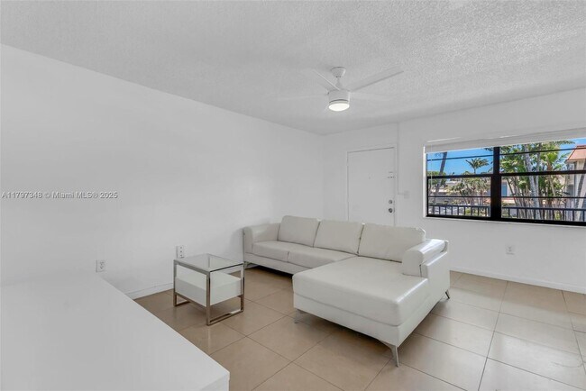 Foto del edificio - 4590 SW 67th Ave
