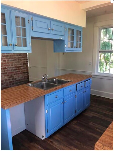Building Photo - Furnished 4-5 bedroom house with garage