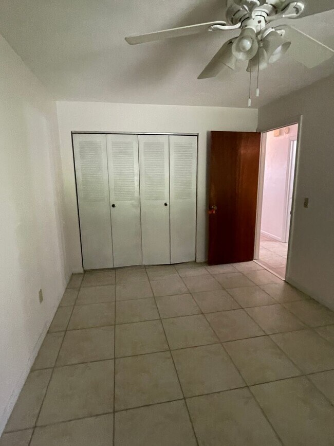 Foto del edificio - 1906 SW 69th Dr