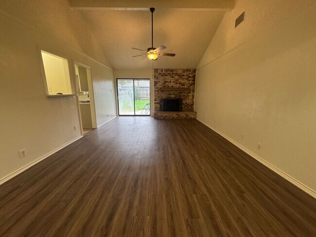 Foto del edificio - 5604 Fireside Dr