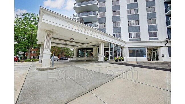 Building Photo - 2200 Victory Pkwy
